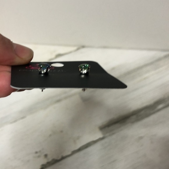 Paparazzi Green Sliver Sparkle StatementStud Earrings New - Picture 4 of 4